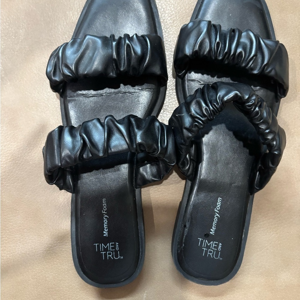 Time and Tru Black Ruched Sandals - Picture 1 of 2